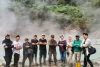 Bupati Lebong, H. Azhari, SH, MH, bersama rombongan Forum Komunikasi Pimpinan Daerah (Forkopimda) saat melakukan ekspedisi ke Telaga Puteri Tujuh Warna untuk ketiga kalinya, Sabtu (01/11/25).