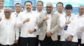 Jaksa Agung Republik Indonesia, ST Burhanuddin, menerima kunjungan Ketua Umum Persatuan Wartawan Indonesia (PWI) Pusat, Akhmad Munir, beserta jajaran pengurus di Lantai 11 Gedung Kejaksaan Agung, Jakarta, Kamis (13/11/25) (foto: dok PWI Pusat)