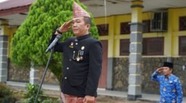 HUT Provinsi Bengkulu ke-57 diperingati Cabang Dinas Pendidikan dan Kebudayaan (Cabdin) Wilayah V Muara Aman melalui upacara yang digelar di halaman SMKN 3 Lebong, Selasa pagi (18/11/25). (foto: Aan Ade Putrarakyatmerahputih.com/)