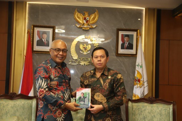 Ketua DPD RI, Sultan B. Najamudin, bersama Ketum PWI Pusat, Akhmad Munir dan jajaran pengurus PWI saya audiensi di Gedung DPR/MPR RI, Jumat (21/11).