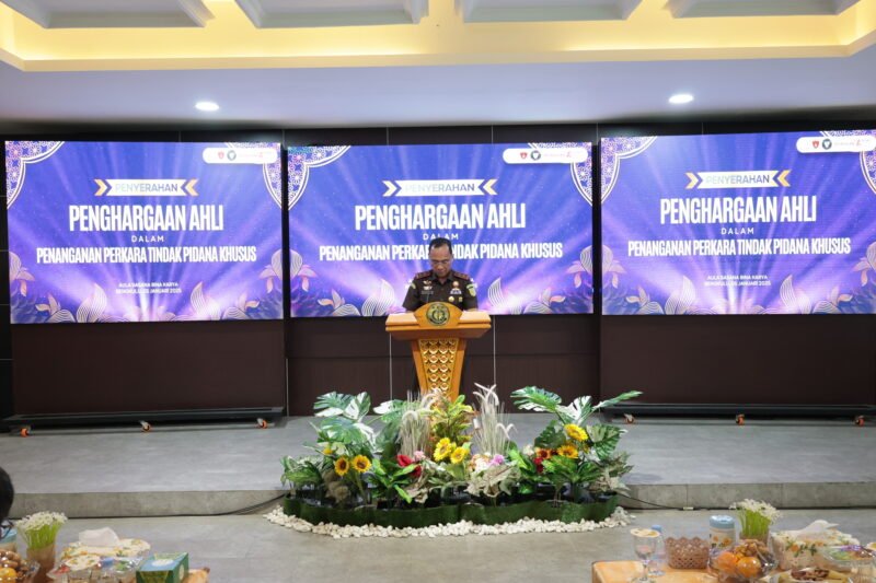 Kejati Bengkulu menggelar refleksi akhir tahun 2025. Kajati Victor Antonius Saragih mengajak jajaran memperkuat soliditas dan integritas menghadapi 2026.
