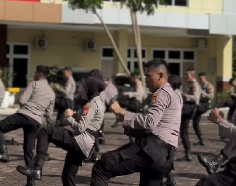 Latihan bela diri menjadi bekal penting bagi personel Samapta Polda Bengkulu dalam menghadapi situasi berisiko saat menjalankan tugas kepolisian.
