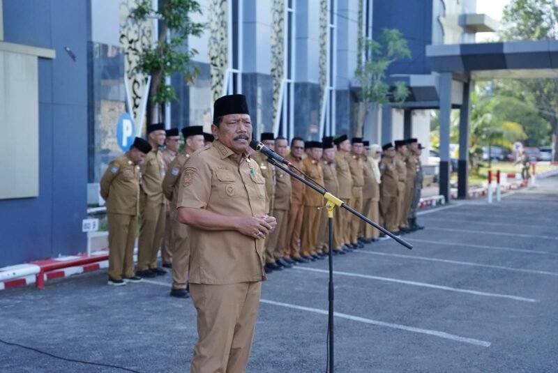 Wakil Gubernur Bengkulu Mian menegaskan ASN harus hadir langsung membantu masyarakat dalam Apel Perdana Tahun 2026 Pemprov Bengkulu.
