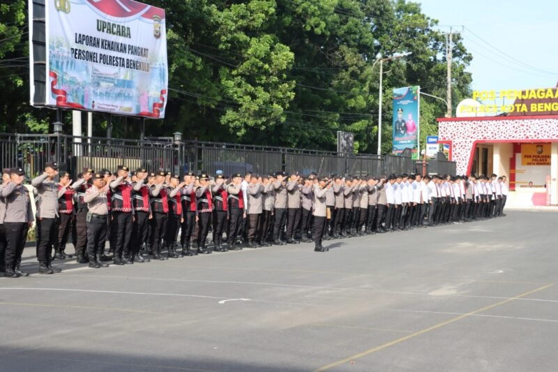 Kapolresta Bengkulu Sudarno, mengapresiasi keberhasilan Operasi Lilin 2025 yang berjalan aman dan kondusif saat apel perdana 2026.