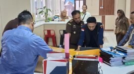 Kejati Bengkulu menggeledah Kantor ESDM dan rumah tersangka untuk memperkuat bukti kasus dugaan korupsi pertambangan yang telah menjerat 13 orang.