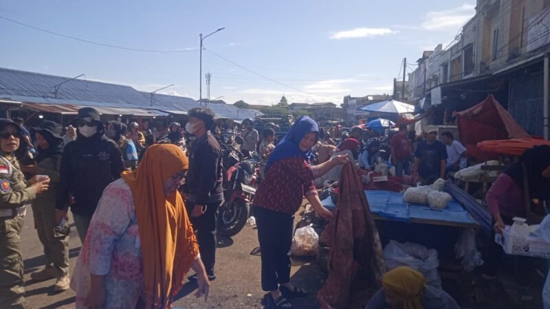 Pemkot Bengkulu menilai penertiban Pasar Panorama penting demi keselamatan dan estetika kota. Bangunan ilegal, PKL, dan parkir liar ditata secara bertahap dan humanis.