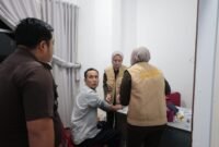 Kejati Bengkulu terus membongkar jaringan korupsi tambang. Mantan pejabat lama ikut terseret dan resmi ditahan.