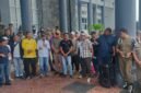 Ratusan warga Bengkulu Tengah mendesak Pemkab segera menutup PT Riau Agrindo Agung (RAA) yang diduga beroperasi ilegal tanpa HGU dan IUP-B sejak 2007. Aksi demo digelar di Kantor Bupati Benteng