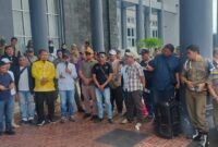 Ratusan warga Bengkulu Tengah mendesak Pemkab segera menutup PT Riau Agrindo Agung (RAA) yang diduga beroperasi ilegal tanpa HGU dan IUP-B sejak 2007. Aksi demo digelar di Kantor Bupati Benteng