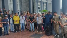Ratusan warga Bengkulu Tengah mendesak Pemkab segera menutup PT Riau Agrindo Agung (RAA) yang diduga beroperasi ilegal tanpa HGU dan IUP-B sejak 2007. Aksi demo digelar di Kantor Bupati Benteng