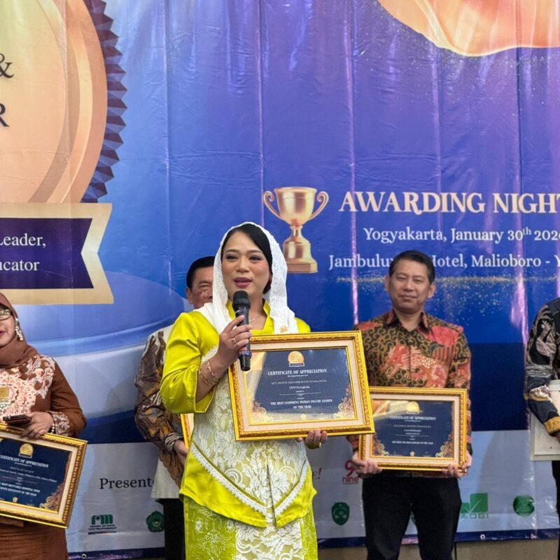 Destita Khairilisani menjadi simbol kepemimpinan perempuan inspiratif Indonesia setelah meraih penghargaan The Best Inspiring Woman Figure Leader 2026.