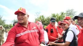 Ratusan warga meriahkan tradisi Narik Pukek di pesisir Kota Bengkulu dalam Festival Yo Botoi-Botoi. Simbol gotong royong, budaya hidup, dan penggerak wisata Kota Tua.