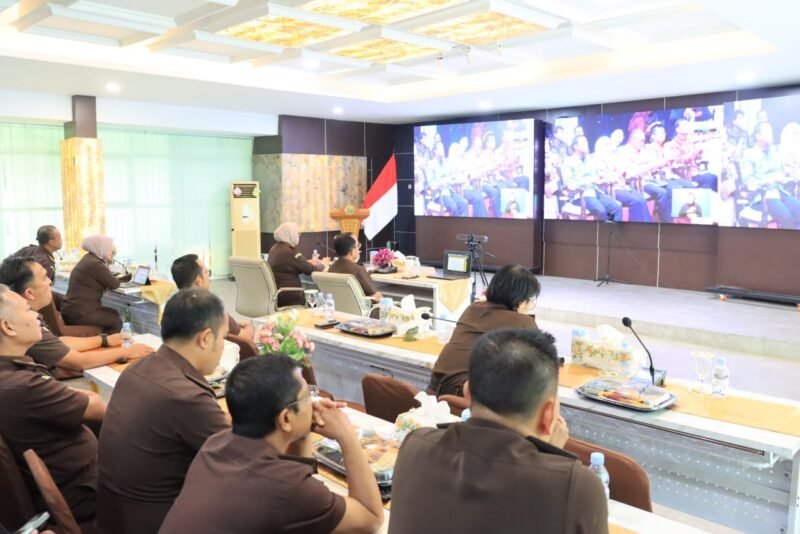 Kejati Bengkulu sukses meraih predikat WBBM dari PANRB dan bersaing dengan Kejati Jawa Timur. Capaian ini menjadi bukti komitmen integritas dan pelayanan publik.