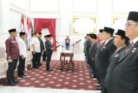Wali Kota Bengkulu Dedy Wahyudi melantik 44 pejabat eselon II, III dan IV di Balai Merah Putih. Rotasi jabatan dilakukan untuk meningkatkan kinerja birokrasi dan pelayanan kepada masyarakat.