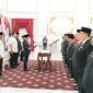 Wali Kota Bengkulu Dedy Wahyudi melantik 44 pejabat eselon II, III dan IV di Balai Merah Putih. Rotasi jabatan dilakukan untuk meningkatkan kinerja birokrasi dan pelayanan kepada masyarakat.