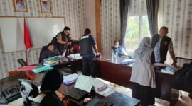 Selama 7 jam, Tipidkor Polda Bengkulu menggeledah dinas dan rumah pejabat di Kepahiang, mengamankan dokumen dan perangkat elektronik. (Rabu-08-04-2026) --Foto: IST//MBG