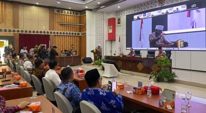 SAMBUTAN: Gubernur Helmi Hasan meberikan sambutan apda acra Musrembang Jmuat-10 April-2026, menaytakan pemprov bengkulu mempercepat Infrastruktur dan Kawasan Industri, Bengkulu Bidik Lonjakan Ekonomi 2027. - FOTO: Handi//MBG