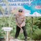TANAM: Kapolda Bengkulu, Irjen Pol Mardiyono, ke Pulau Enggano tanam 500 Kelapa dan Lepas Tukik, Kapolda Bengkulu Dorong Lingkungan dan Ekonomi Enggano. (Selasa-12-04-2026)-FOTO: IST//MGB.