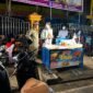 Satpol PP Kota Bengkulu menertibkan PKL yang berjualan di trotoar Jalan Meranti depan Universitas Dehasen karena memicu kemacetan dan melanggar aturan.