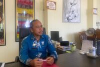 SAMPAIKAN: Kepala Dinas Perindustrian dan Perdagangan (Disperindag) Provinsi Bengkulu, Desman Siboro, sampaikan pelaku usaha beralih ke kemasan ramah lingkungan seperti daun pisang sebagai solusi hemat dan berkelanjutan. (Jumat-17-04-2026)--FOTO: HANDI//MBG.