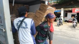 BULOG Bengkulu memastikan stok Minyakita aman dan harga tetap Rp15.700 per liter sesuai HET. Distribusi diawasi ketat di pasar tradisional.