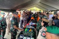 TINJAU: Pangkogabwilhan I, Kunto Arief Wibowo, memimpin langsung simulasi penanggulangan bencana besar di kawasan Pantai Tapak Paderi, Kota Bengkulu, (Jumat 17 April 2026)--FOTO: HANDI//MBG.
