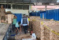 Polda Bengkulu tetapkan kepala produksi sebagai tersangka kasus minyak goreng ilegal Minyakita. Polisi sita 108 ribu kemasan dan bongkar praktik oplosan di gudang Sawah Lebar.