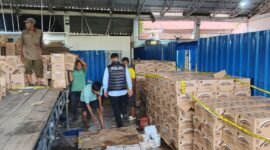 Polda Bengkulu tetapkan kepala produksi sebagai tersangka kasus minyak goreng ilegal Minyakita. Polisi sita 108 ribu kemasan dan bongkar praktik oplosan di gudang Sawah Lebar.