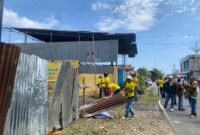 BONGKAR: Polemik lahan Kantor Golkar Kota Bengkulu memanas setelah kader Golkar membongkar pagar seng. Pihak ahli waris mengancam melaporkan dugaan pengerusakan dan penyerobotan ke polisi. (SABTU-09-05-2026)-- FOT0: HANDI//MBG.
