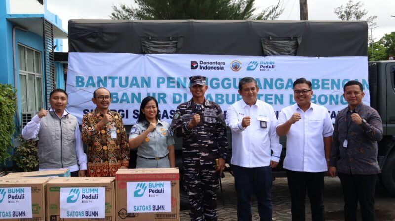 Sinergi PT Pelindo Regional 2 Bengkulu, Satgas BUMN dan Lanal Bengkulu membantu korban banjir di Kabupaten Lebong melalui penyaluran bantuan logistik dan kebutuhan pokok bagi masyarakat terdampak.
