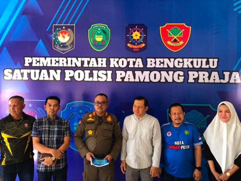 Pengakuan Pemkot Bengkulu bahwa seluruh hiburan malam belum memiliki izin penjualan mihol memicu kritik terhadap lemahnya pengawasan pemerintah daerah.
