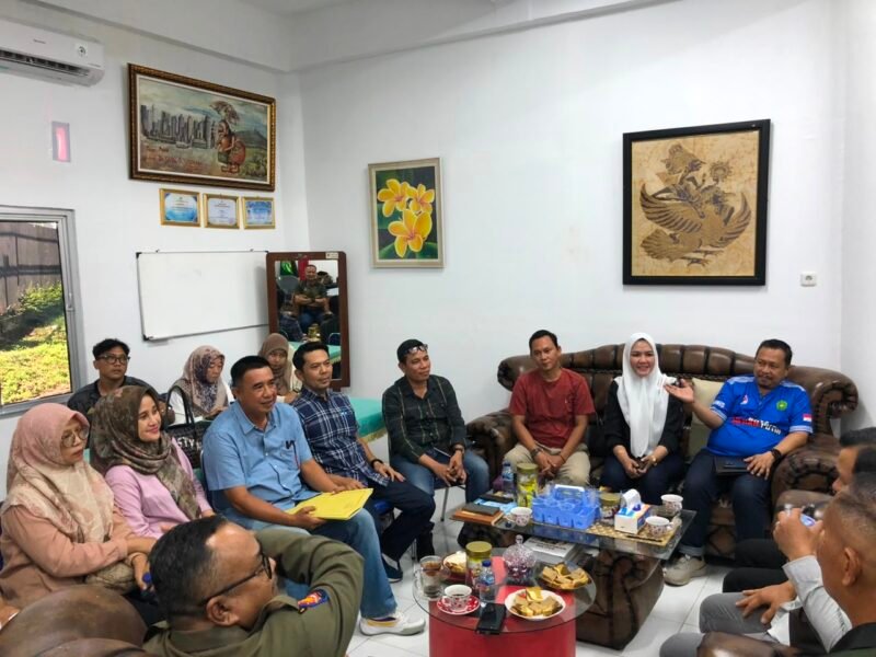 Pemkot Bengkulu menyiapkan surat teguran hingga opsi penutupan usaha terhadap Black Rock Mercure Bengkulu jika terbukti melanggar aturan penjualan mihol golongan B dan C.
