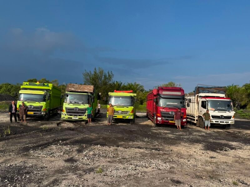 Polda Bengkulu menyita lima truk bermuatan batu bara ilegal dan menetapkan tiga tersangka dalam kasus perdagangan batu bara tanpa izin di Bengkulu Tengah.