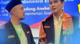Ketua Karang Taruna Provinsi Bengkulu, Puja Kesuma (berkopiah).berbincang dan bersalaman dengan Ketum Pengurus Nasional Karang Taruna (PNKT),  Budi Satrio Djiwandono