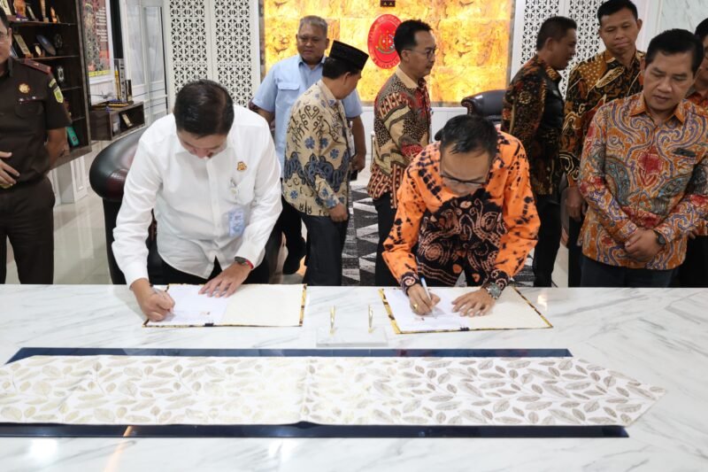 Kejati Bengkulu dan KPU Provinsi Bengkulu memperkuat kerja sama bidang perdata dan tata usaha negara untuk menghadapi berbagai persoalan hukum kelembagaan.